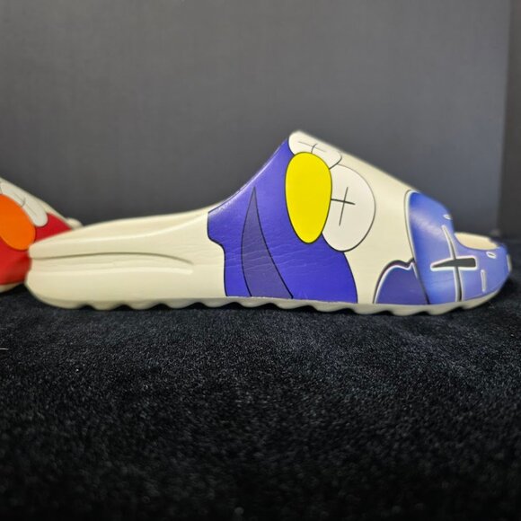 KAWS x Elmo Slides Youth size 2 - Picture 5 of 9